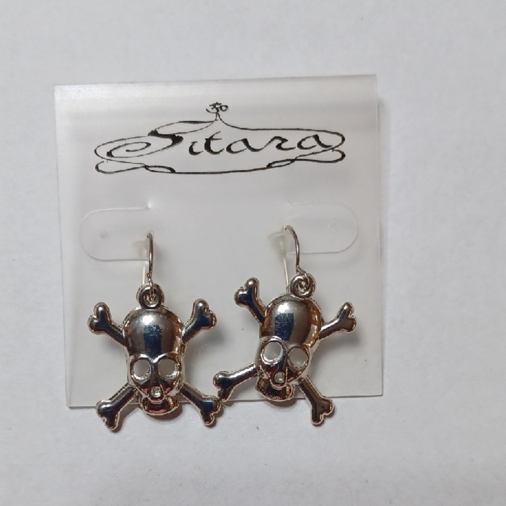 📣📣 2 Pairs/$12 📣📣 Silver Tone Skull Earrings for